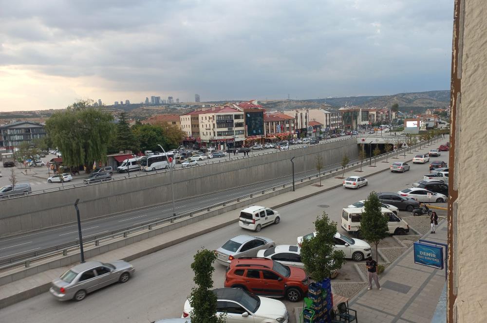 KONYA CADDESİ ÜZERİNDE ÖNÜ AÇIK KİRALIK OFİS