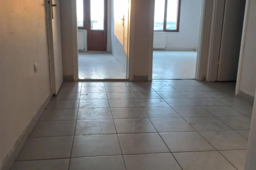KONYA CADDESİ ÜZERİNDE ÖNÜ AÇIK KİRALIK OFİS