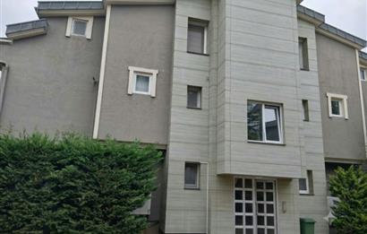 Zekeriyaköy'de oksijeni bol, doğa ile iç içe geniş bahçe dubleks