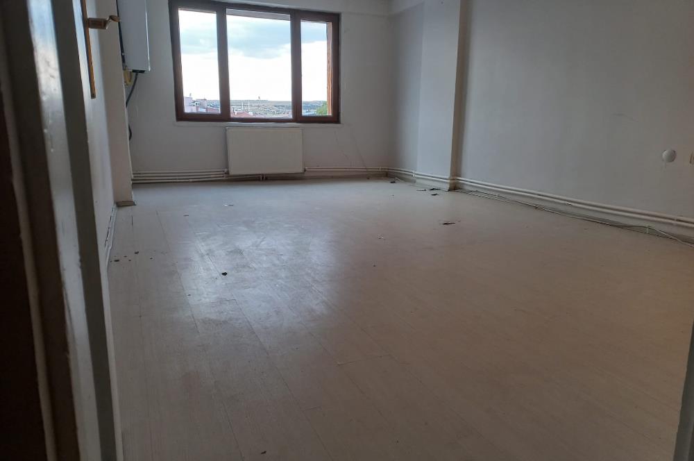 KONYA CADDESİ ÜZERİNDE ÖNÜ AÇIK KİRALIK OFİS