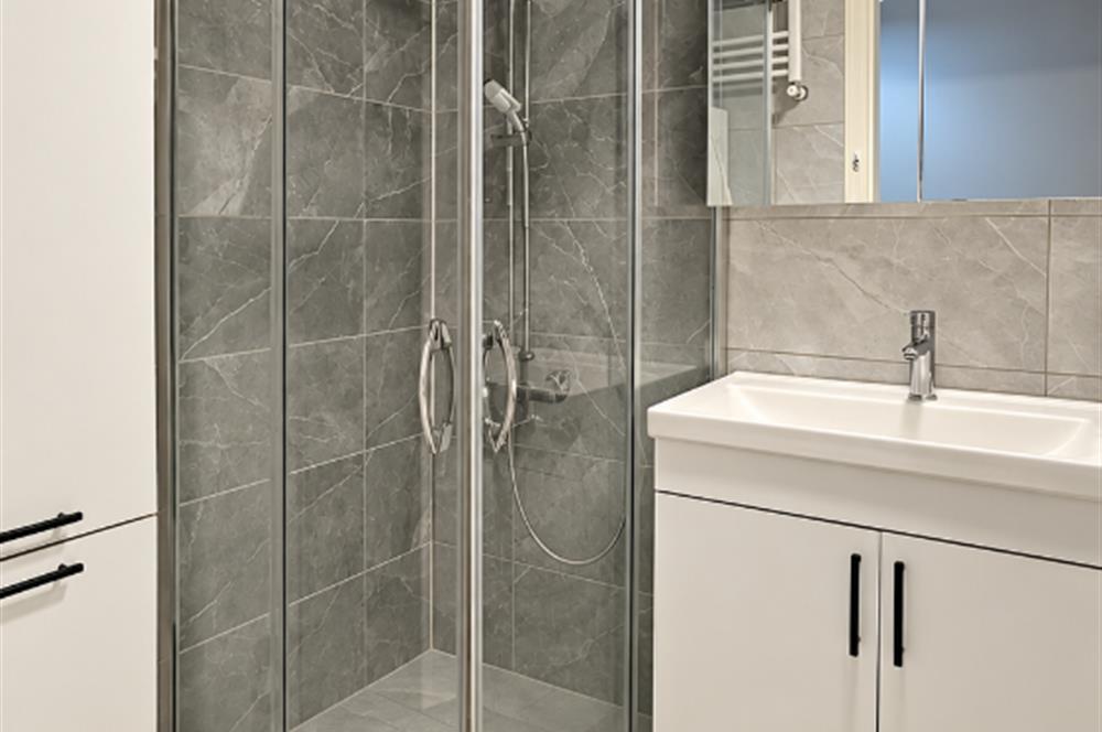 KURTULUŞ BOZKURT CADDESİ ÜZERİNDE SATILIK 3+1 DAİRE