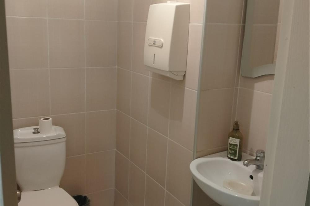 Kozyatağı Sümko Sitesi'nde Kiralık 150 m² Dükkan/Ofis