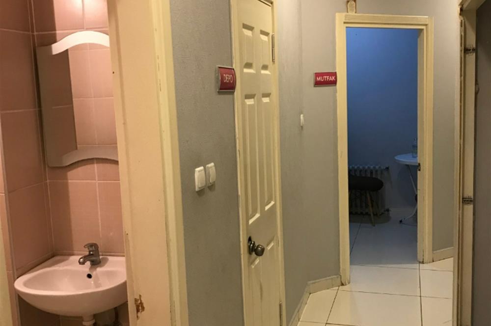 Kozyatağı Sümko Sitesi'nde Kiralık 150 m² Dükkan/Ofis