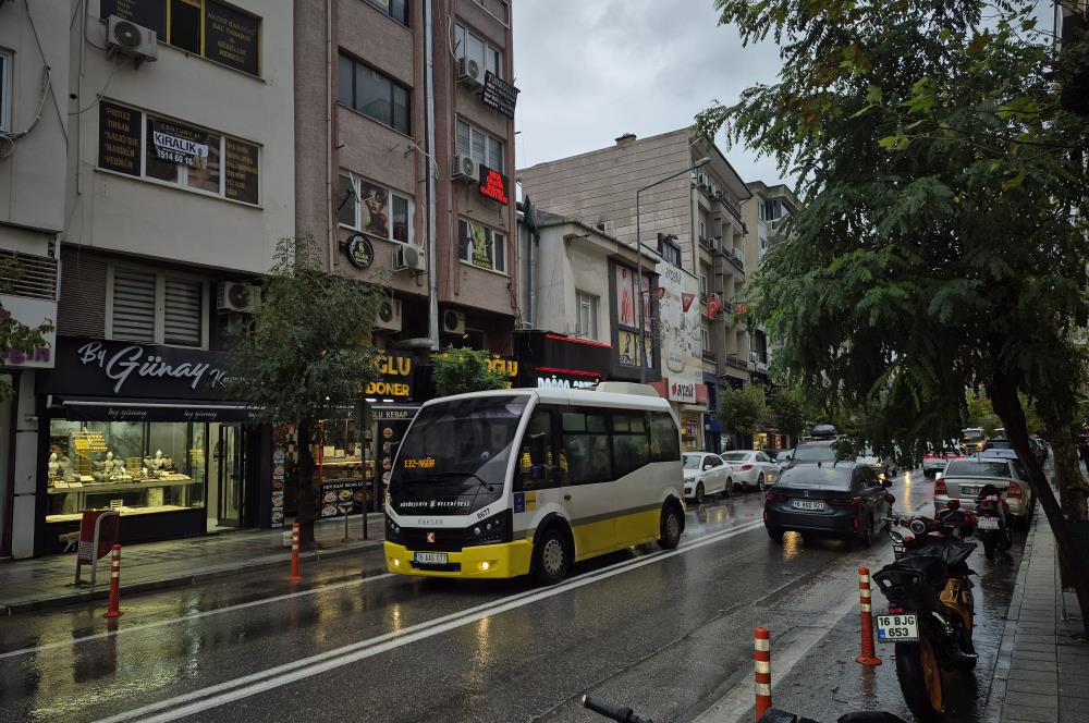 C21 Cius; Gemlik Batum İş Merkezi'nde Meydana Cepheli Kiralık Ofis