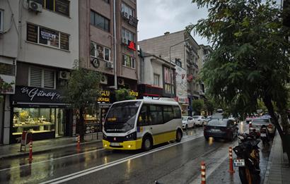 C21 Cius; Gemlik Batum İş Merkezi'nde Meydana Cepheli Kiralık Ofis