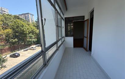 KADIKÖY-GÖZTEPE BAĞDAT CADDESİ'NE YAKIN 4+1 KİRALIK GENİŞ DAİRE