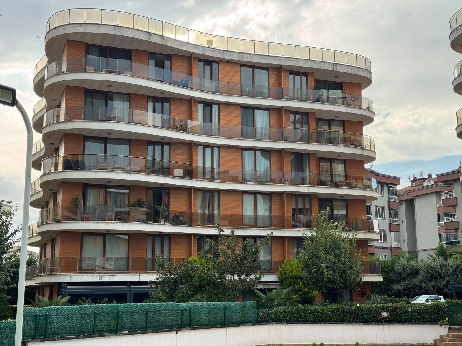 City Ambiance'ta Bahçe Kullanımlı Satılık 1+1 Daire
