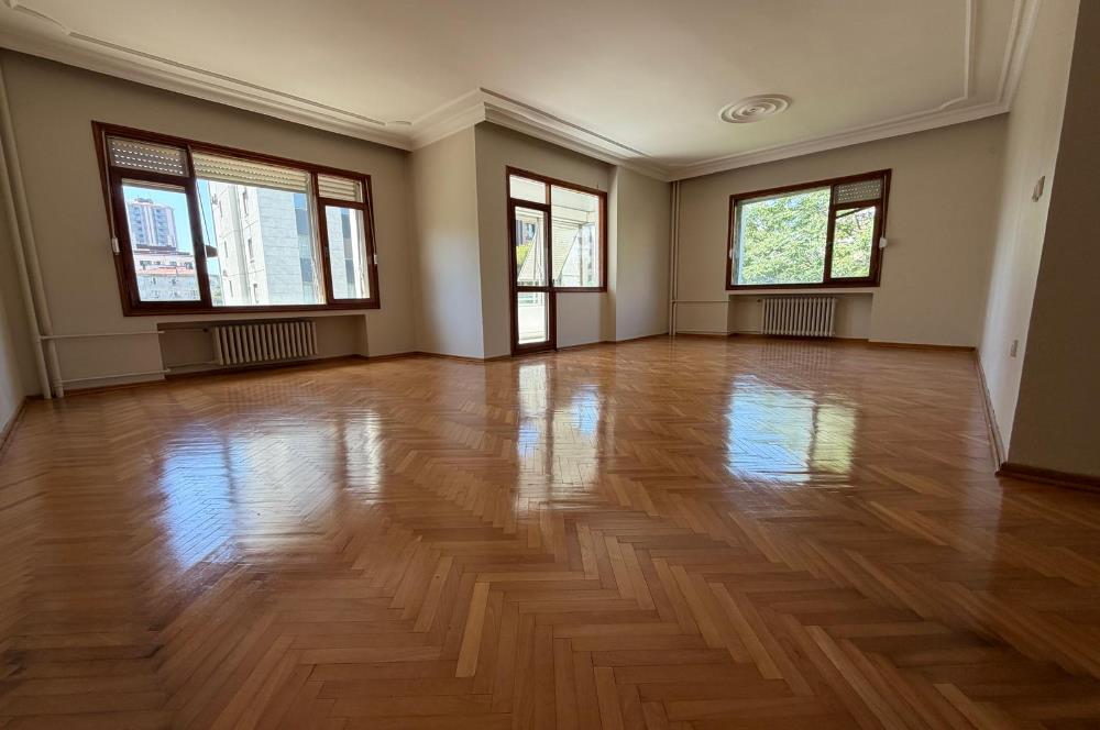 KADIKÖY-GÖZTEPE BAĞDAT CADDESİ'NE YAKIN 4+1 KİRALIK GENİŞ DAİRE