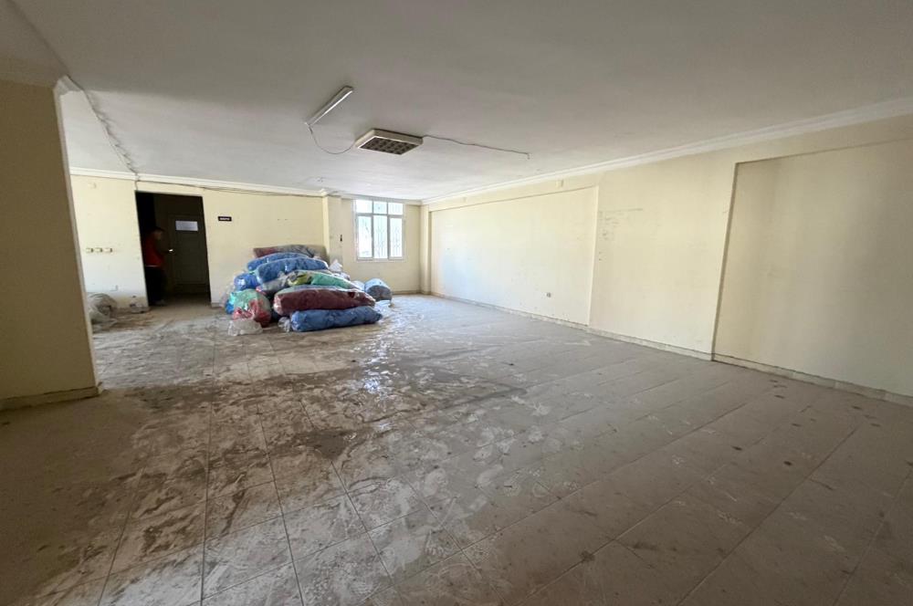 Adana Kızılay Caddesi'nde 1.000 m² Otoparklı Kiralık Komple Bina
