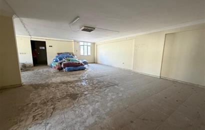 Adana Kızılay Caddesi'nde 1.000 m² Otoparklı Kiralık Komple Bina