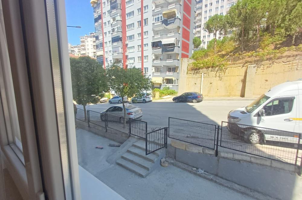 C21 Cius; Cumhuriyet'te Deniz Manzaralı 3+1 Satılık Daire