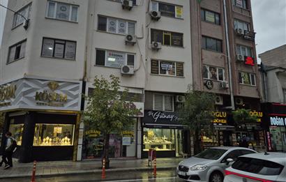 C21 Cius; Gemlik Batum İş Merkezi'nde Meydana Cepheli Kiralık Ofis