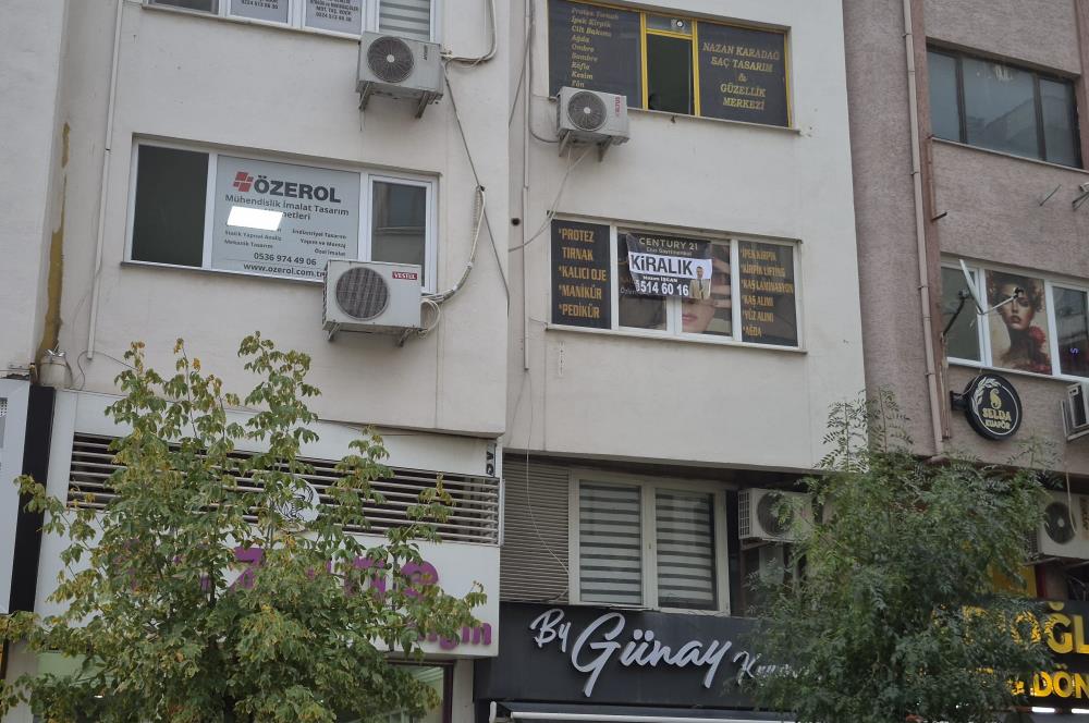 C21 Cius; Gemlik Batum İş Merkezi'nde Meydana Cepheli Kiralık Ofis