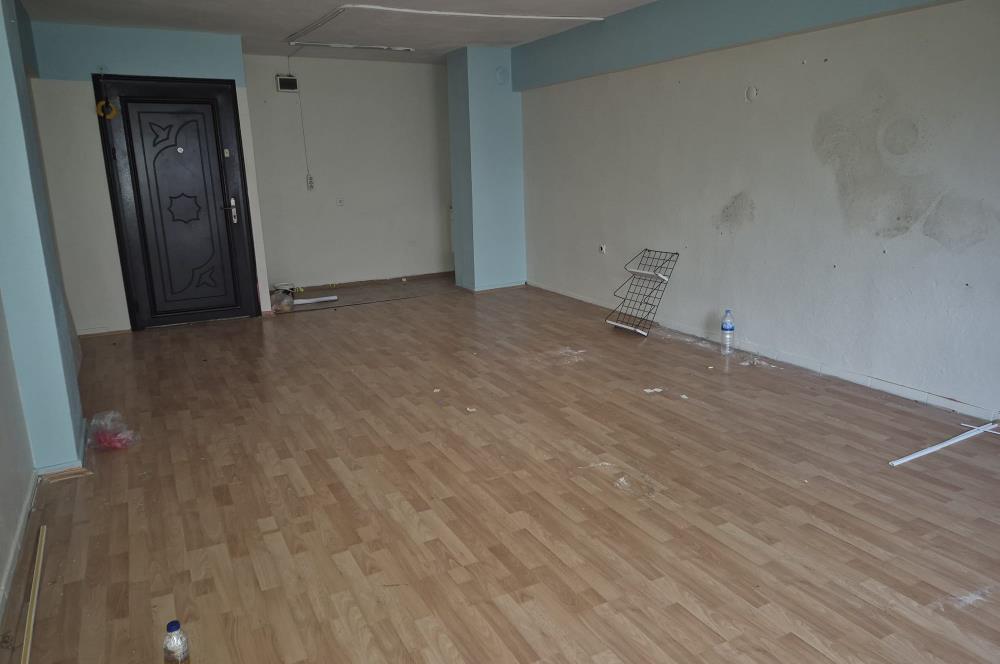 C21 Cius; Gemlik Batum İş Merkezi'nde Meydana Cepheli Kiralık Ofis