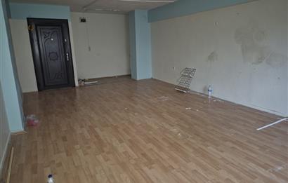 C21 Cius; Gemlik Batum İş Merkezi'nde Meydana Cepheli Kiralık Ofis