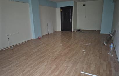 C21 Cius; Gemlik Batum İş Merkezi'nde Meydana Cepheli Kiralık Ofis