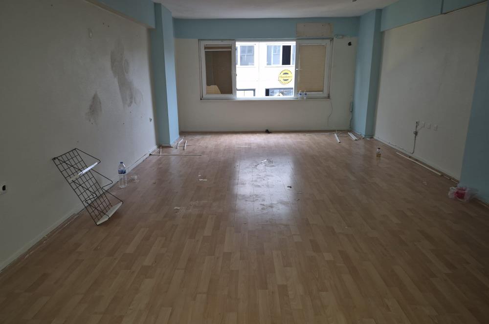 C21 Cius; Gemlik Batum İş Merkezi'nde Meydana Cepheli Kiralık Ofis