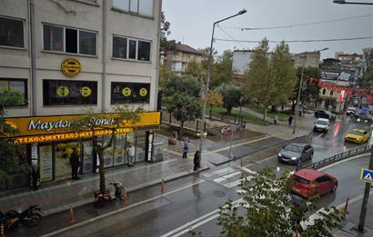 C21 Cius; Gemlik Batum İş Merkezi'nde Meydana Cepheli Kiralık Ofis