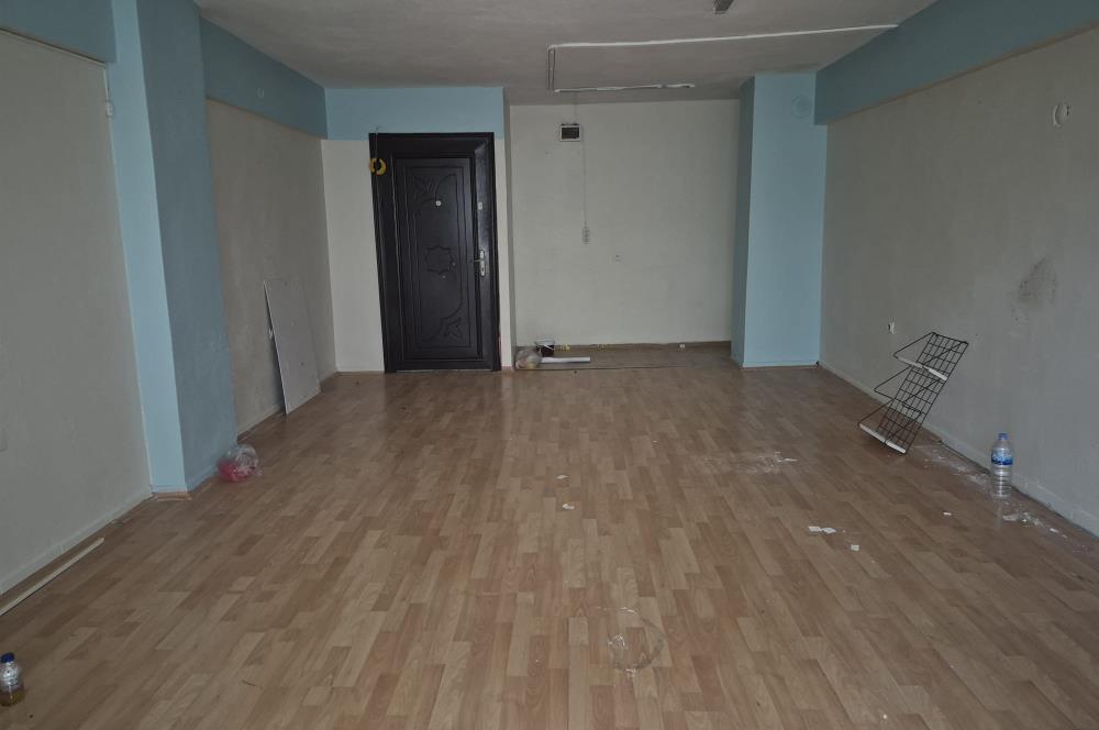 C21 Cius; Gemlik Batum İş Merkezi'nde Meydana Cepheli Kiralık Ofis