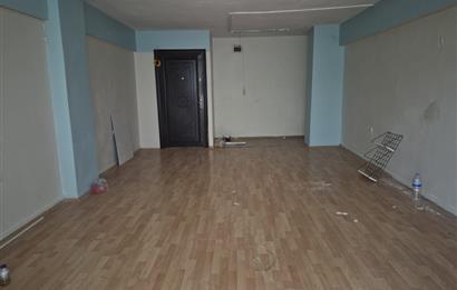 C21 Cius; Gemlik Batum İş Merkezi'nde Meydana Cepheli Kiralık Ofis