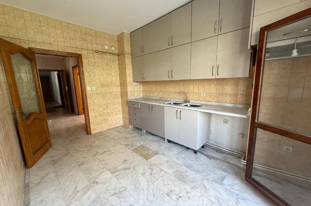 KADIKÖY-GÖZTEPE BAĞDAT CADDESİ'NE YAKIN 4+1 KİRALIK GENİŞ DAİRE