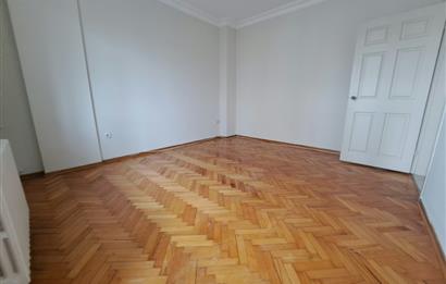 Metro İstasyonu Yakını Geniş Ferah 115 m² 3+1 Kiralık Daire