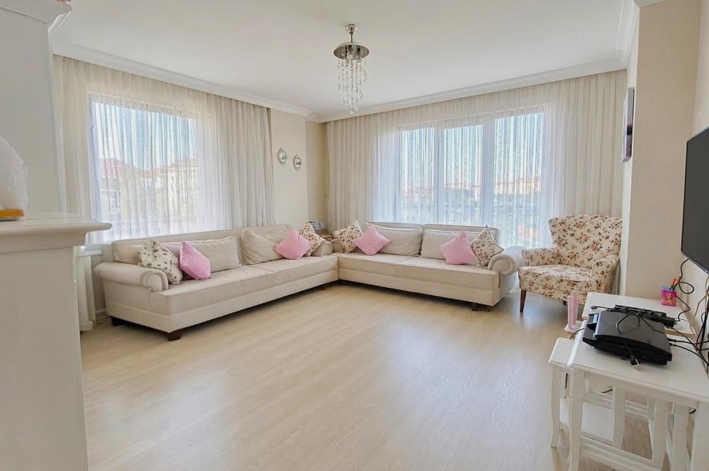 Ümraniye Huzur Metro Durağı'nın Karşısında 2+1 Satılık Daire