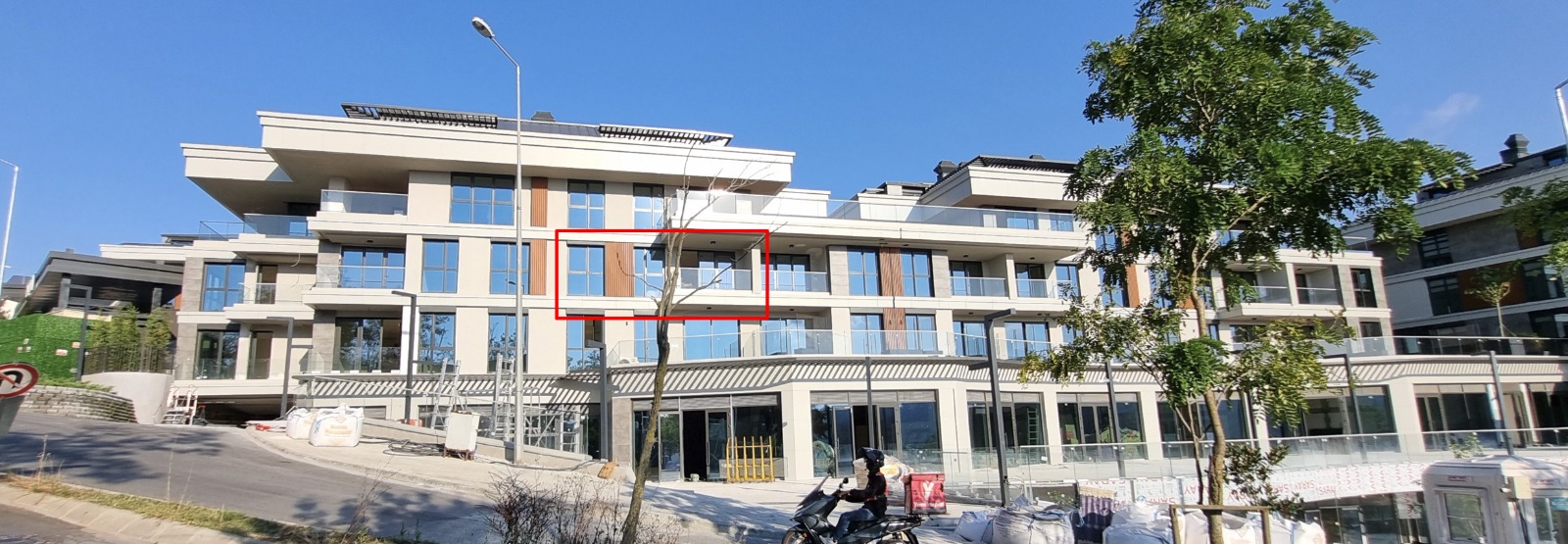 BATI YAKASI KÖY'DE YENİ TESLİM 2+1 ARA KAT BALKONLU DAİRE 