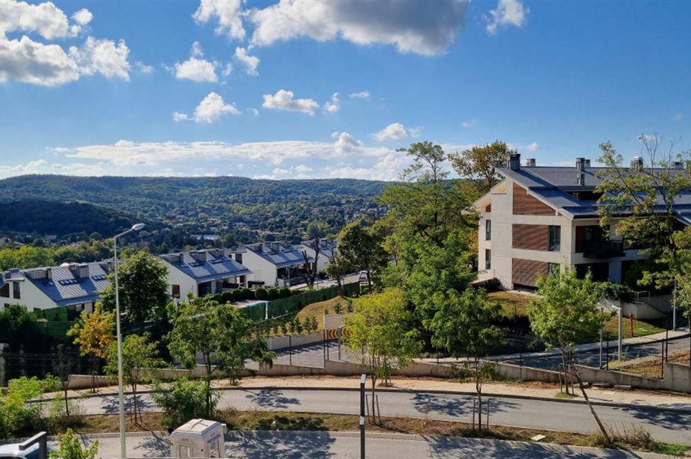 BATI YAKASI KÖY'DE YENİ TESLİM 2+1 ARA KAT BALKONLU DAİRE 