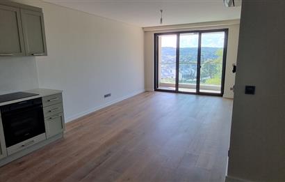 BATI YAKASI KÖY'DE YENİ TESLİM 2+1 ARA KAT BALKONLU DAİRE 