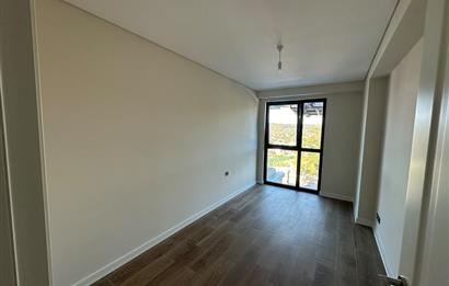 BATI YAKASI KÖY'DE YENİ TESLİM 2+1 ARA KAT BALKONLU DAİRE 