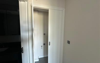 BATI YAKASI KÖY'DE YENİ TESLİM 2+1 ARA KAT BALKONLU DAİRE 