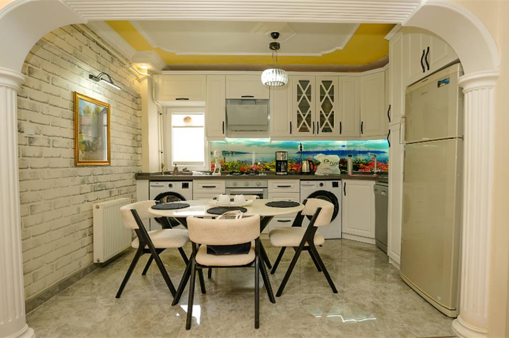C21 Cius; Güraş 2 Sitesi'nde Deniz Manzaralı Eşyalı 3+1 Ara Kat