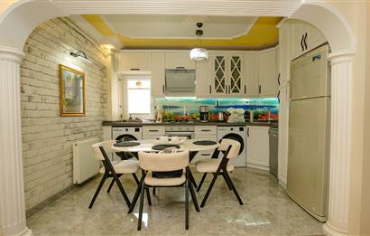 C21 Cius; Güraş 2 Sitesi'nde Deniz Manzaralı Eşyalı 3+1 Ara Kat