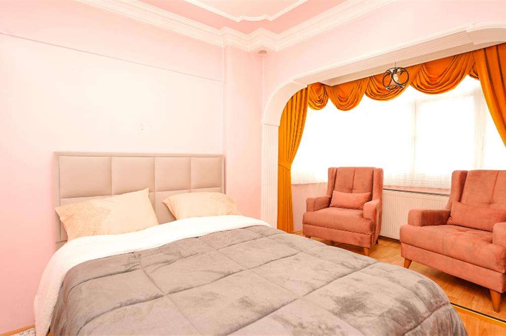 C21 Cius; Güraş 2 Sitesi'nde Deniz Manzaralı Eşyalı 3+1 Ara Kat