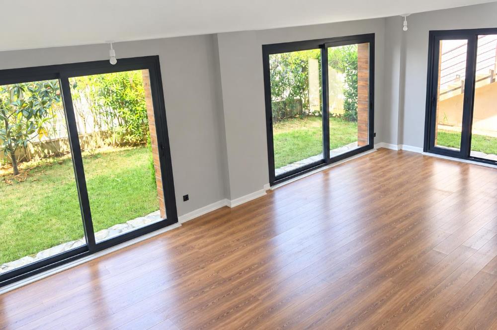 Uskumruköy'de Butik Sitede Kiralık 4+1 İkiz Villa