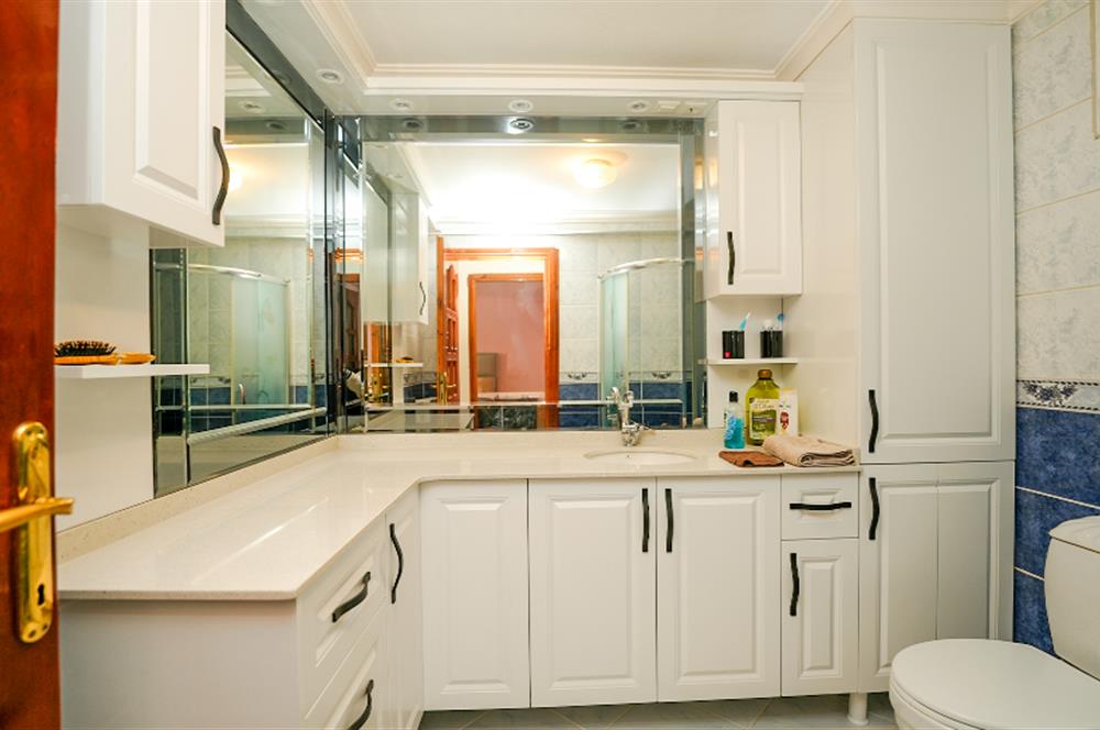 C21 Cius; Güraş 2 Sitesi'nde Deniz Manzaralı Eşyalı 3+1 Ara Kat