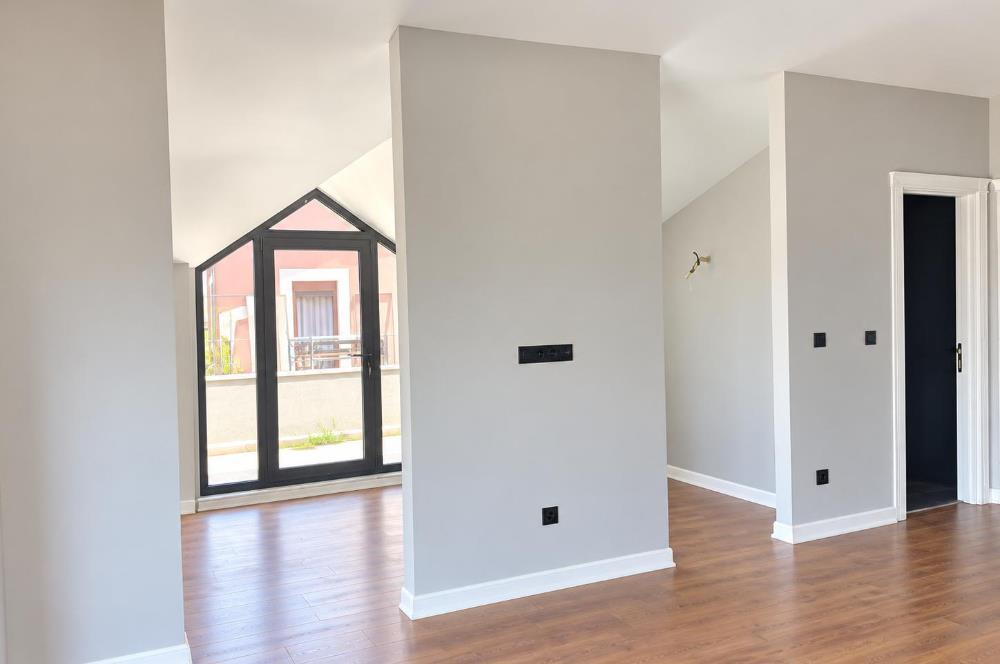 Uskumruköy'de Butik Sitede Kiralık 4+1 İkiz Villa