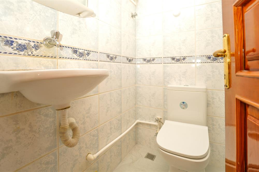 C21 Cius; Güraş 2 Sitesi'nde Deniz Manzaralı Eşyalı 3+1 Ara Kat