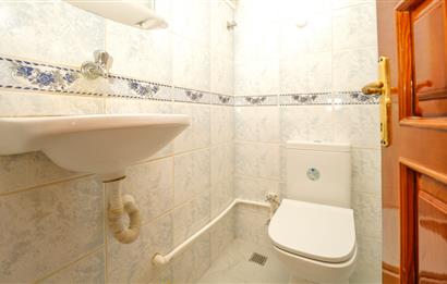C21 Cius; Güraş 2 Sitesi'nde Deniz Manzaralı Eşyalı 3+1 Ara Kat