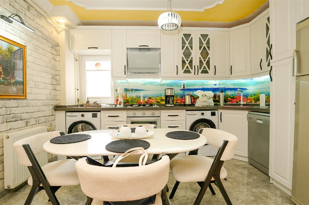 C21 Cius; Güraş 2 Sitesi'nde Deniz Manzaralı Eşyalı 3+1 Ara Kat