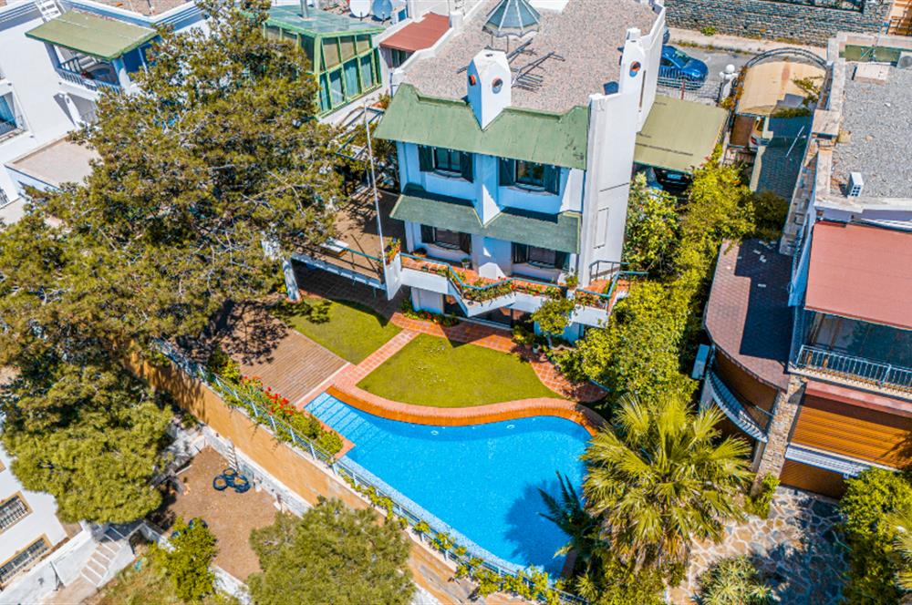 BODRUM YOKUŞBAŞI SATILIK 4+1 HAVUZLU KALE MANZARALI MÜSTAKİL EV