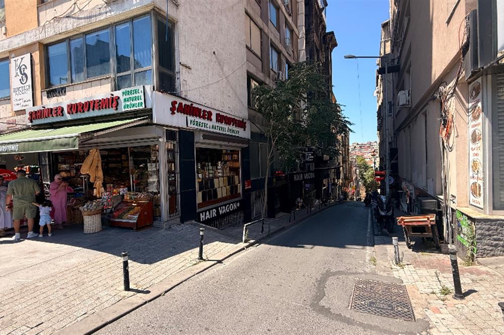 TAKSİM HARBİYE’DE KİRALIK DÜKKAN
