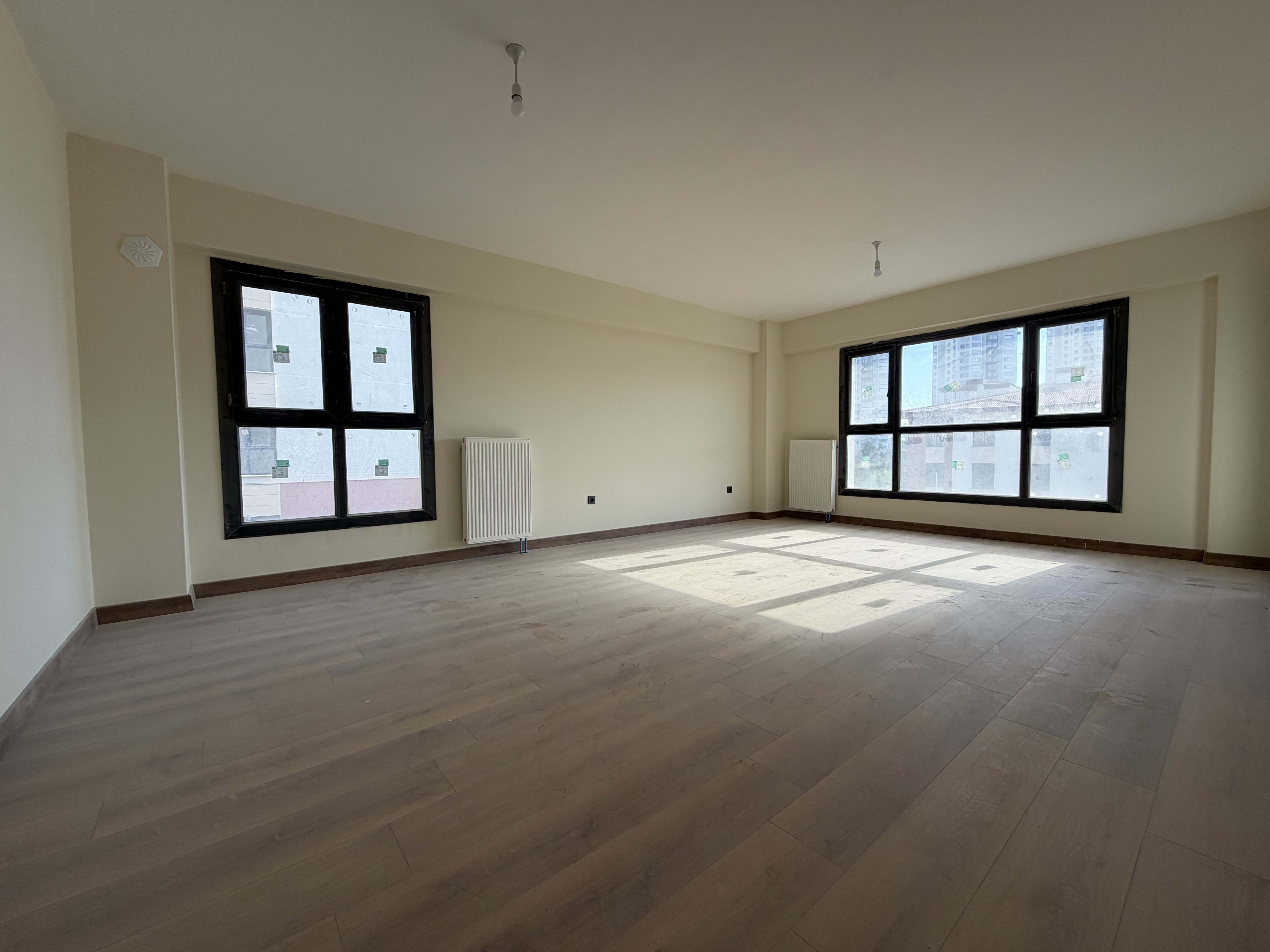 ATAŞEHİR’DE SATILIK LÜKS 3+1 DAİRE