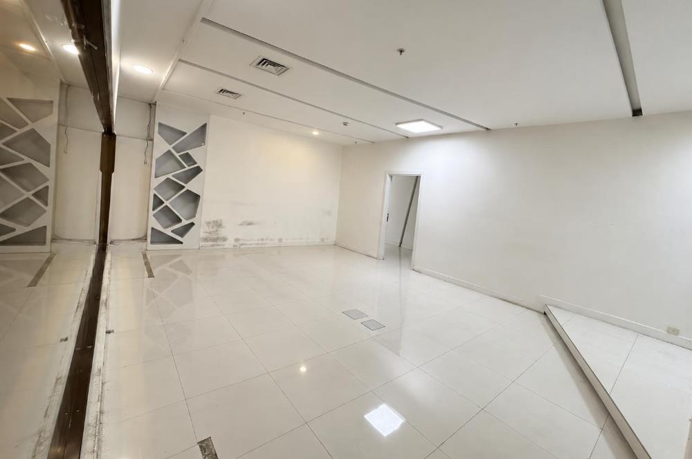Hilton Otel Çarşı İçinde Kiralık 120m² Mağaza/Ofis