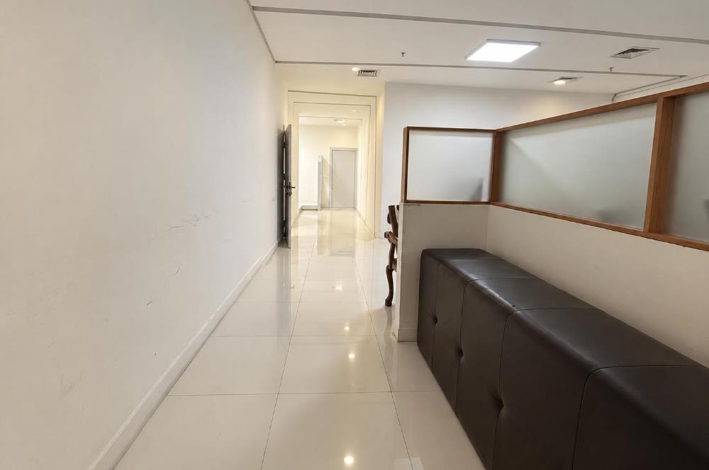 Hilton Otel Çarşı İçinde Kiralık 120m² Mağaza/Ofis