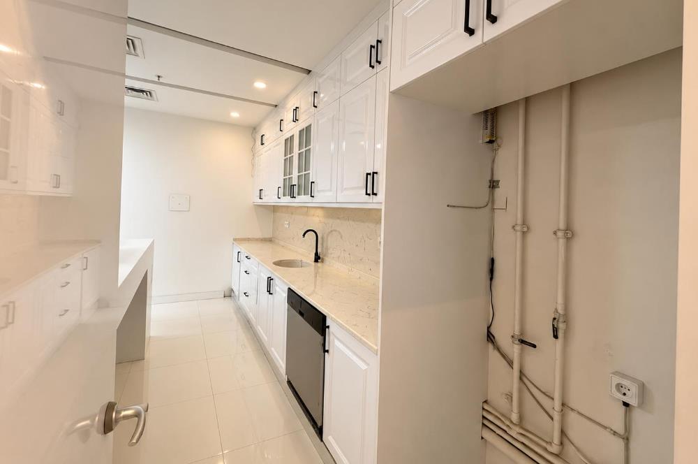 Hilton Otel Çarşı İçinde Kiralık 120m² Mağaza/Ofis