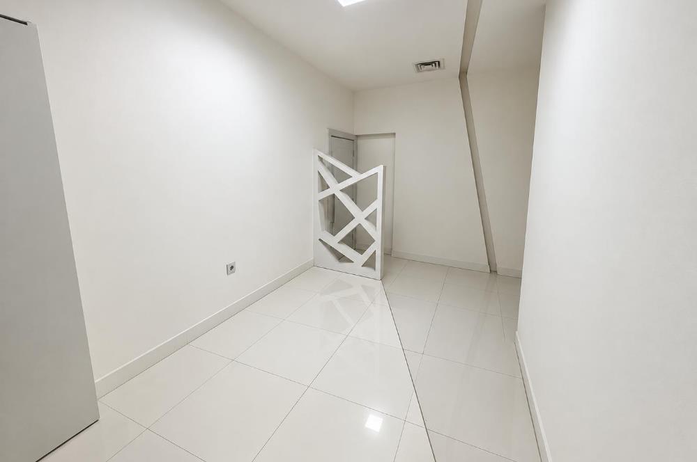 Hilton Otel Çarşı İçinde Kiralık 120m² Mağaza/Ofis