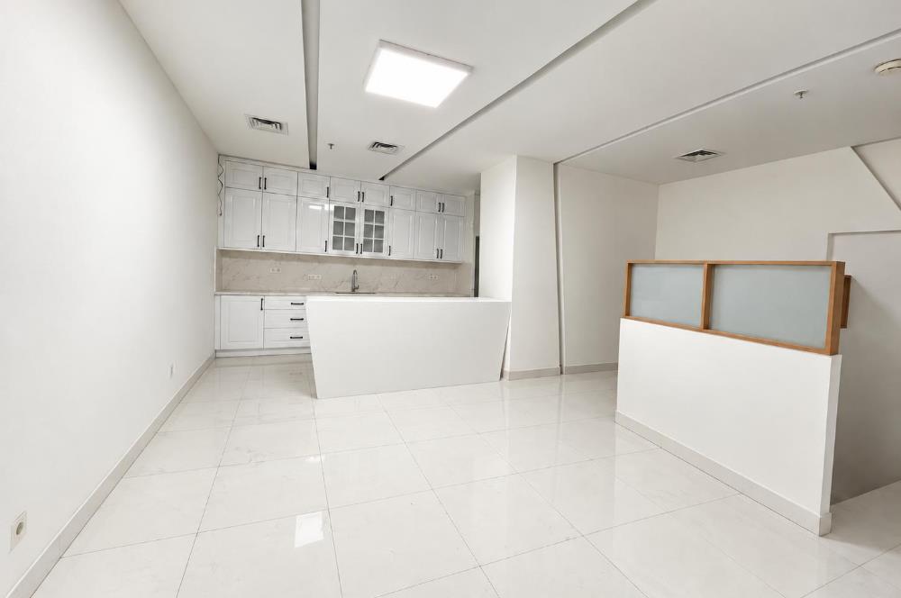 Hilton Otel Çarşı İçinde Kiralık 120m² Mağaza/Ofis