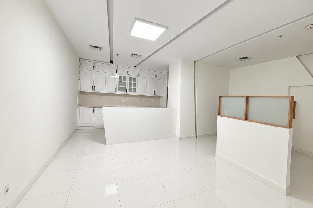 Hilton Otel Çarşı İçinde Kiralık 120m² Mağaza/Ofis